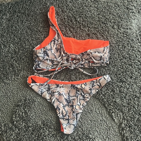 SHEIN Vibrant Orange Bikini - Picture 2 of 3
